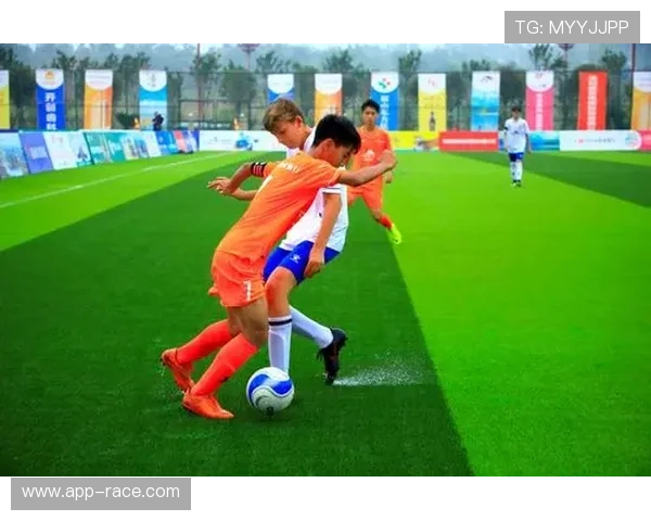 巴黎郊区足球公益项目启动,惠及千名青少年